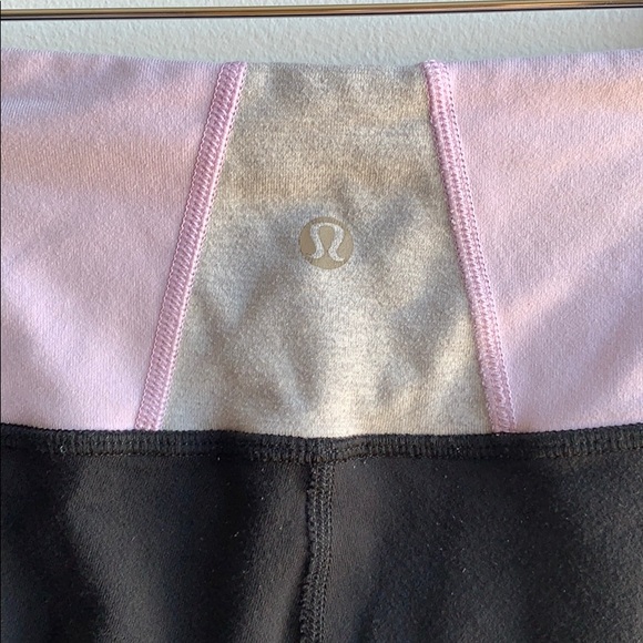Lululemon Capri Pants Sz 4 Black and Light Purple - Picture 5 of 9